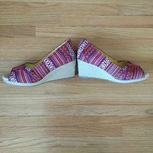 3/$15 Sonoma red striped wedges